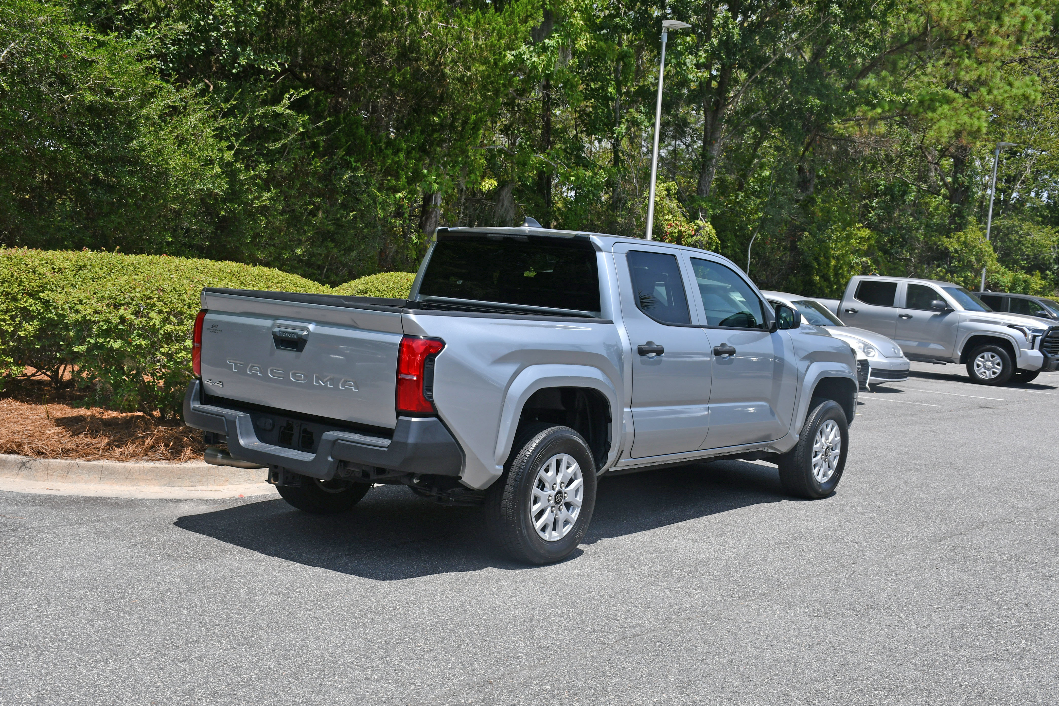 Used 2025 Toyota Tacoma SR AWD/4WD image 4