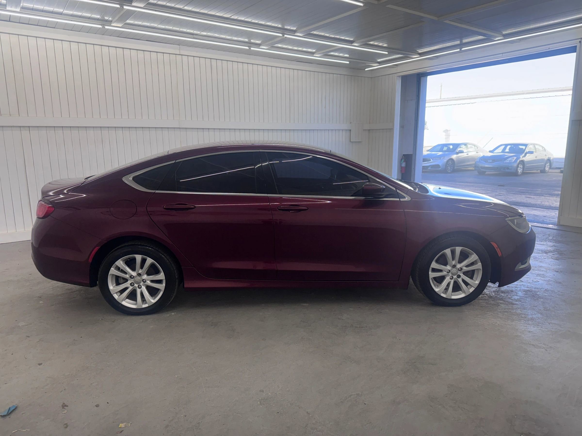 Used 2016 Chrysler 200 Limited image 4