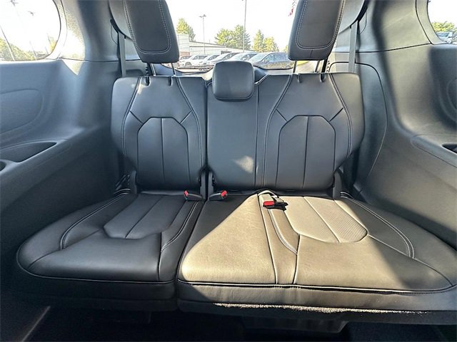 New 2026 Chrysler Pacifica Select image 15