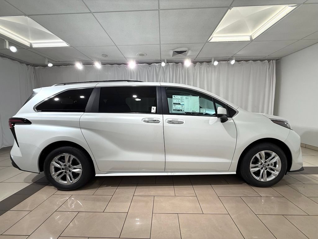 New 2026 Toyota Sienna XLE FWD image 6