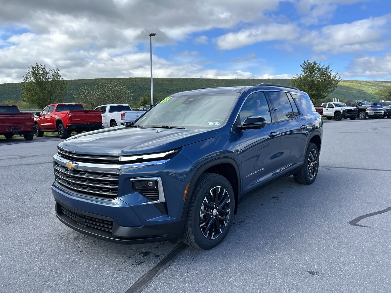 New 2026 Chevrolet Traverse LT w/ Sun and Wheel Package AWD/4WD image 3