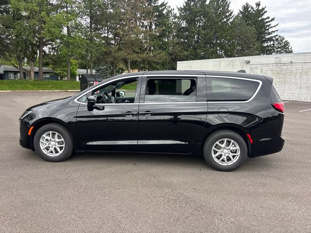 New 2027 Chrysler Pacifica Select w/ Family Tech Group FWD image 3