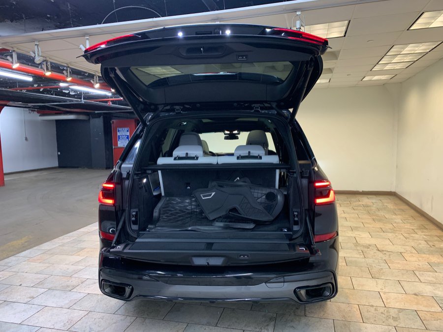 Used 2024 BMW X7 xDrive40i w/ M Sport Package AWD/4WD image 9