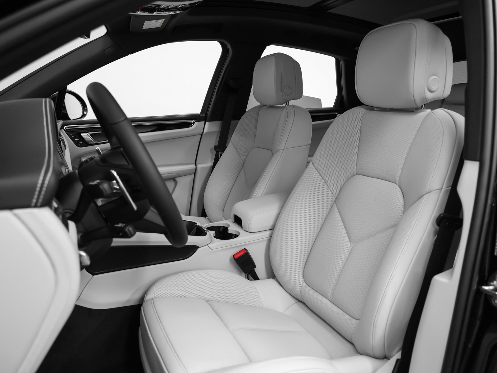 Used 2025 Porsche Macan image 5