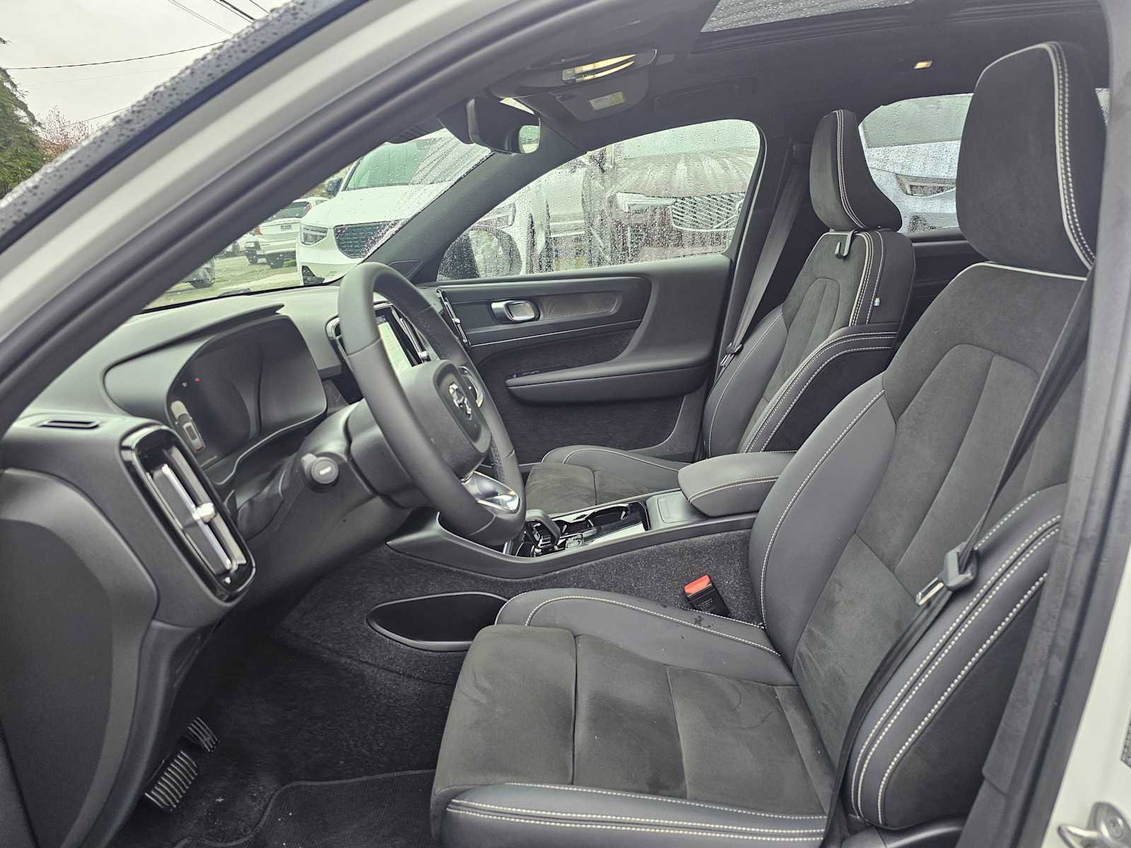 Certified 2023 Volvo XC40 Recharge Plus image 23