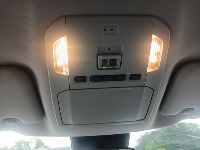 Used 2023 Toyota Highlander LE FWD image 32