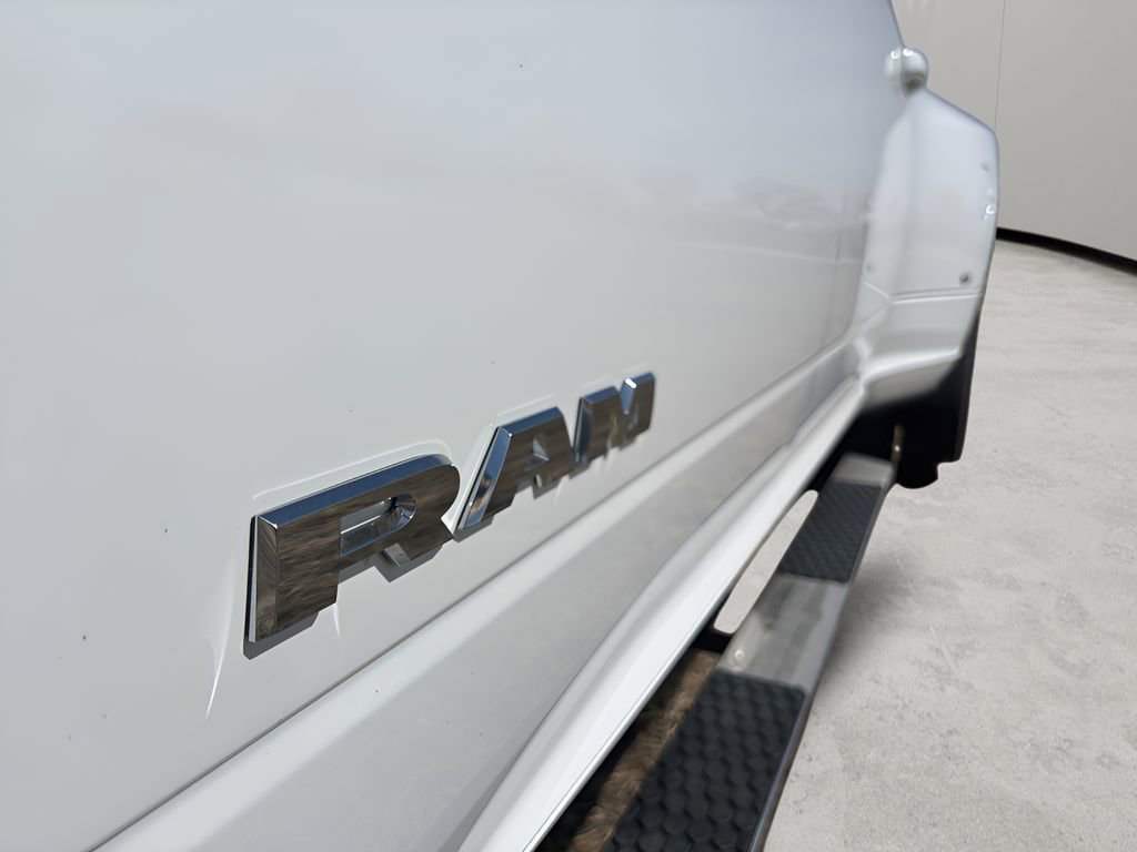 Used 2025 RAM 3500 Laramie AWD/4WD image 10