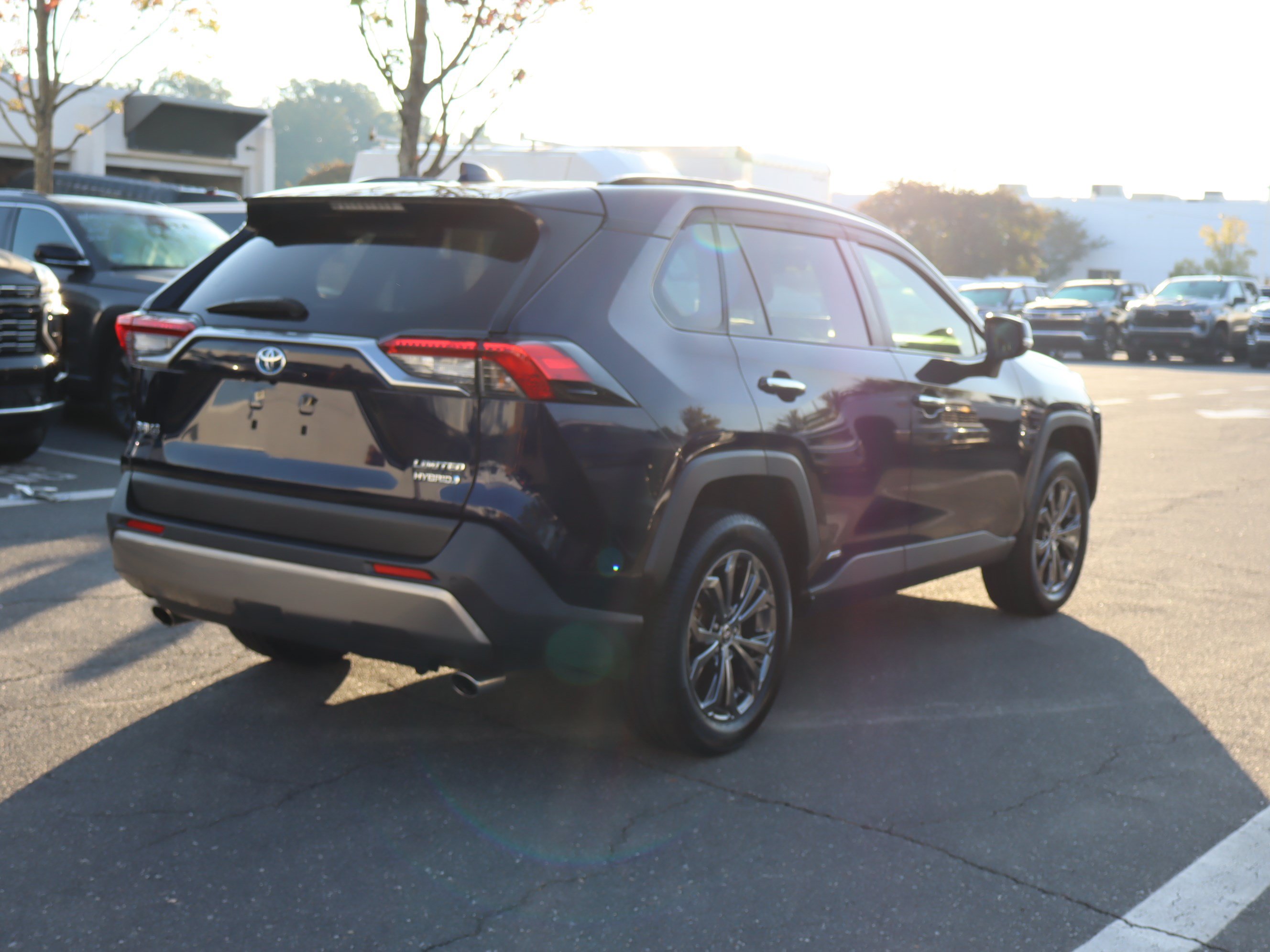 Used 2022 Toyota RAV4 Limited AWD/4WD image 10