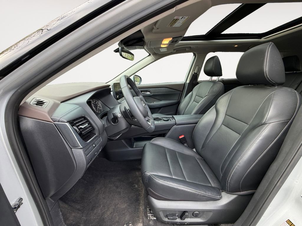 Used 2023 Nissan Rogue SL w/ SL Premium Package image 12