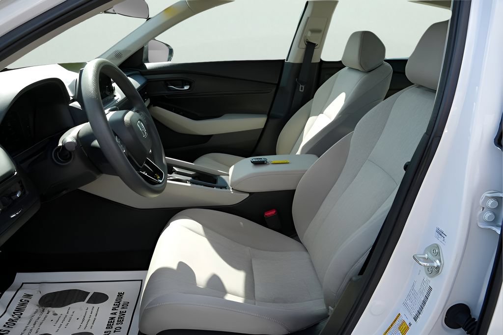 Used 2025 Honda Accord SE image 18