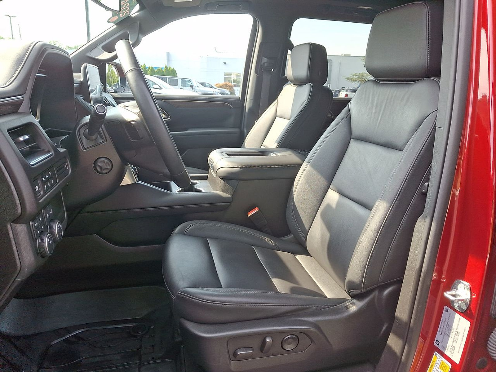 Certified 2024 Chevrolet Suburban Z71 w/ Luxury Package AWD/4WD image 11