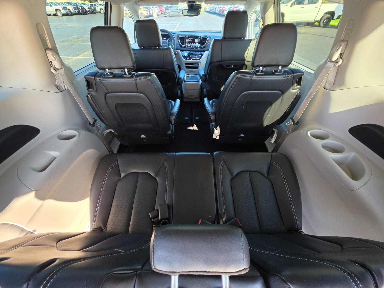 Used 2024 Chrysler Pacifica Touring-L FWD image 21