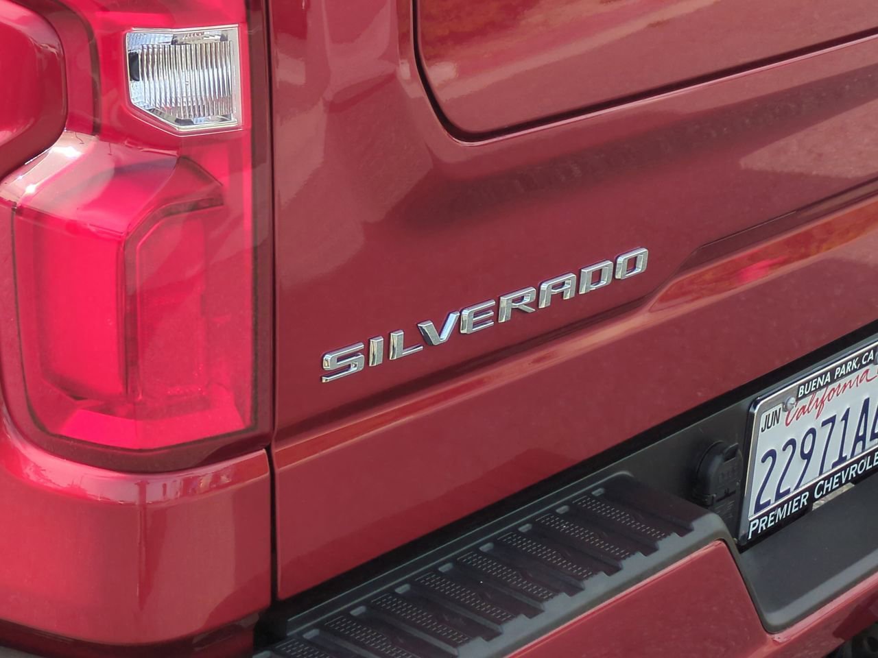 Certified 2024 Chevrolet Silverado 1500 RST AWD/4WD image 31