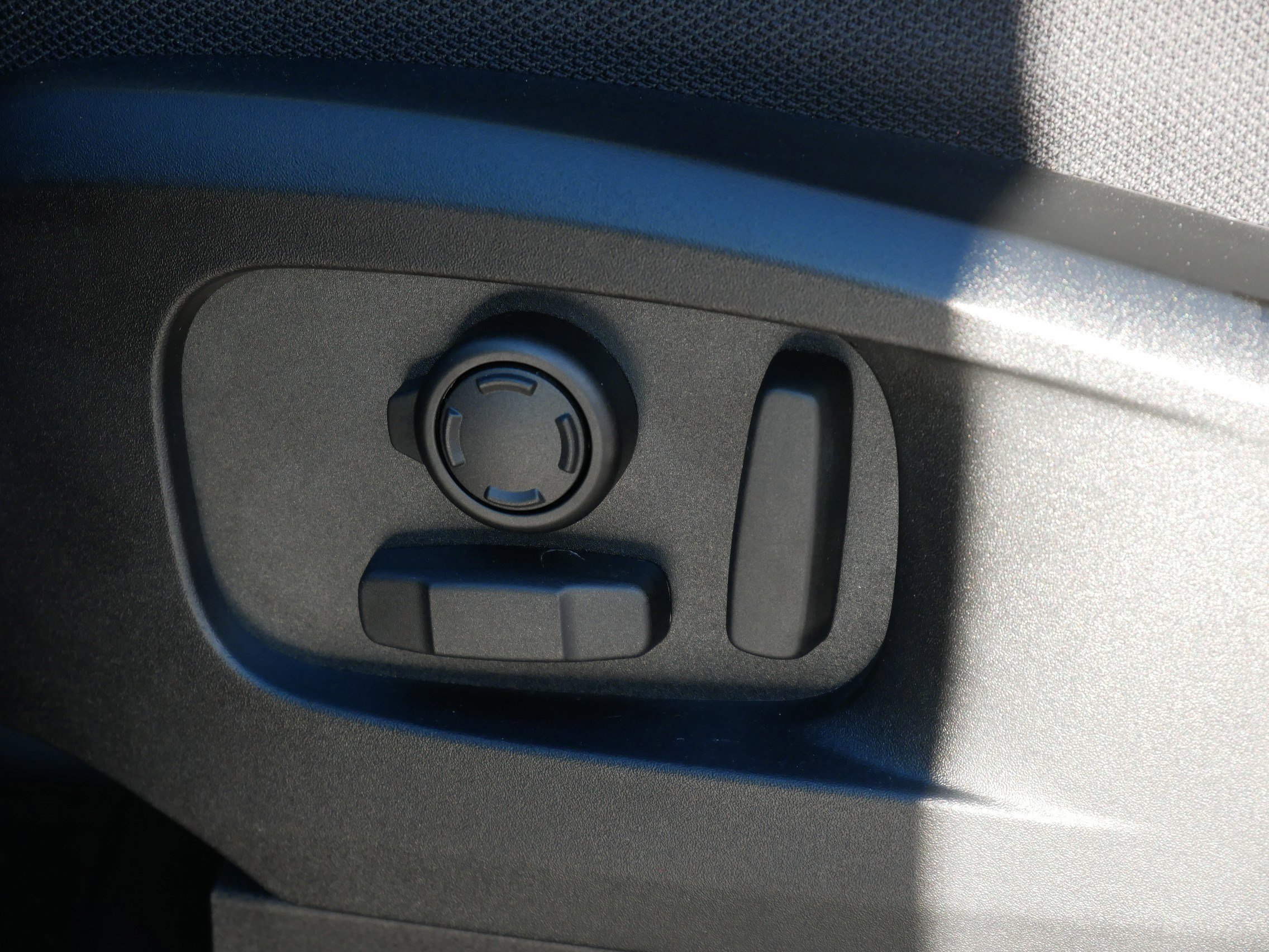 Certified 2025 Land Rover Defender 110 V8 image 15