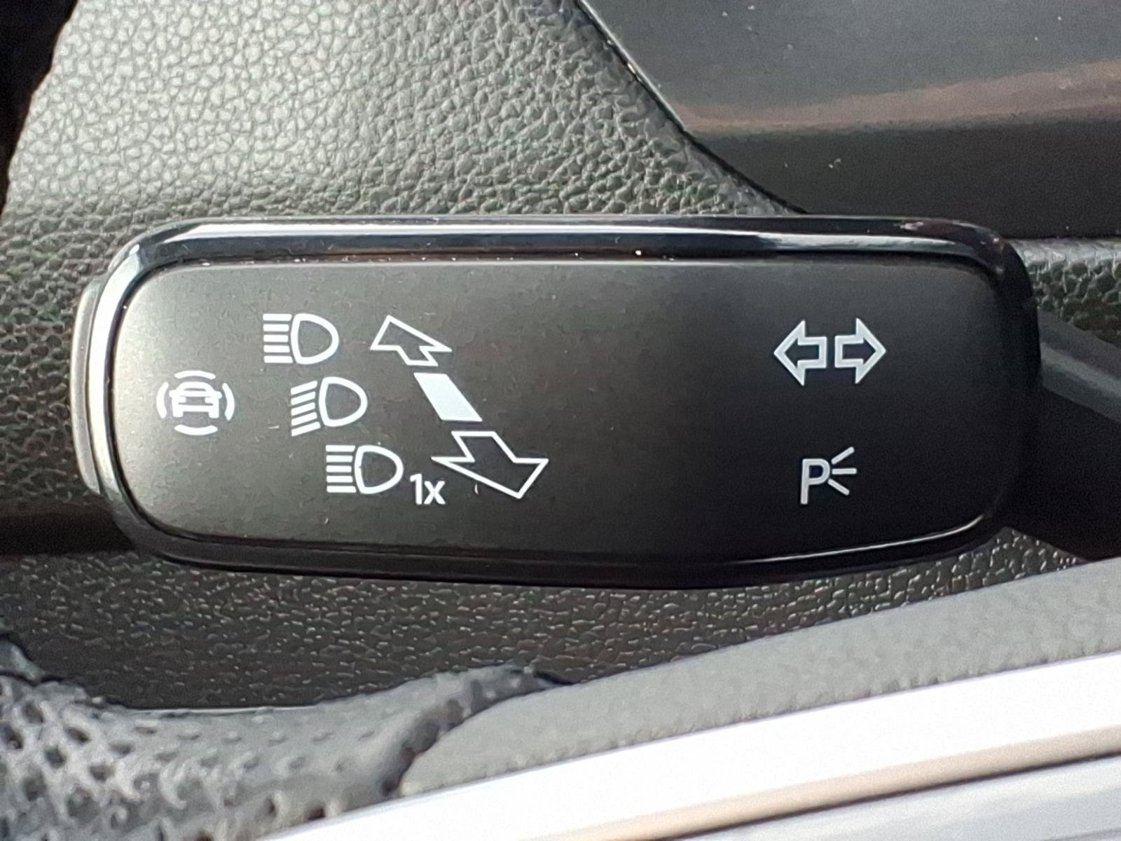 Used 2024 Volkswagen Tiguan SEL R-Line AWD/4WD image 27
