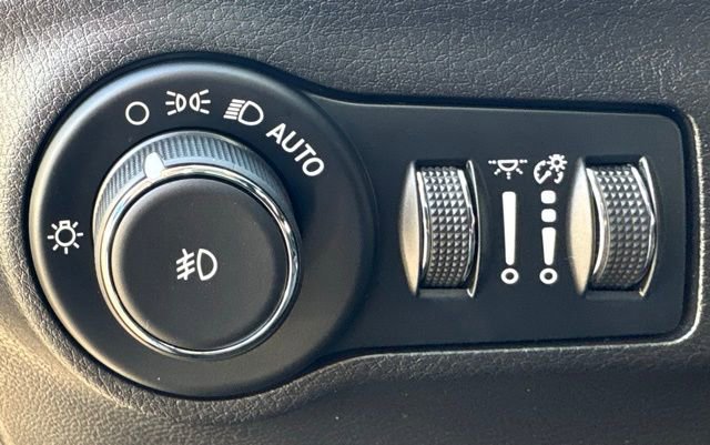 Used 2020 Jeep Compass Latitude w/ Cold Weather Group image 16