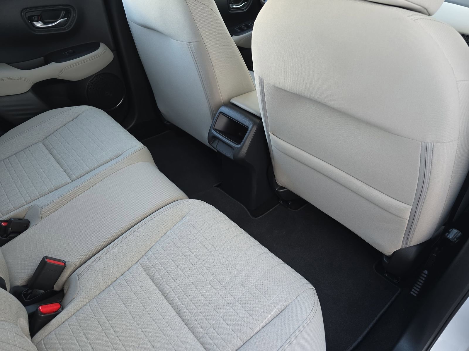 Used 2025 Honda HR-V LX image 12