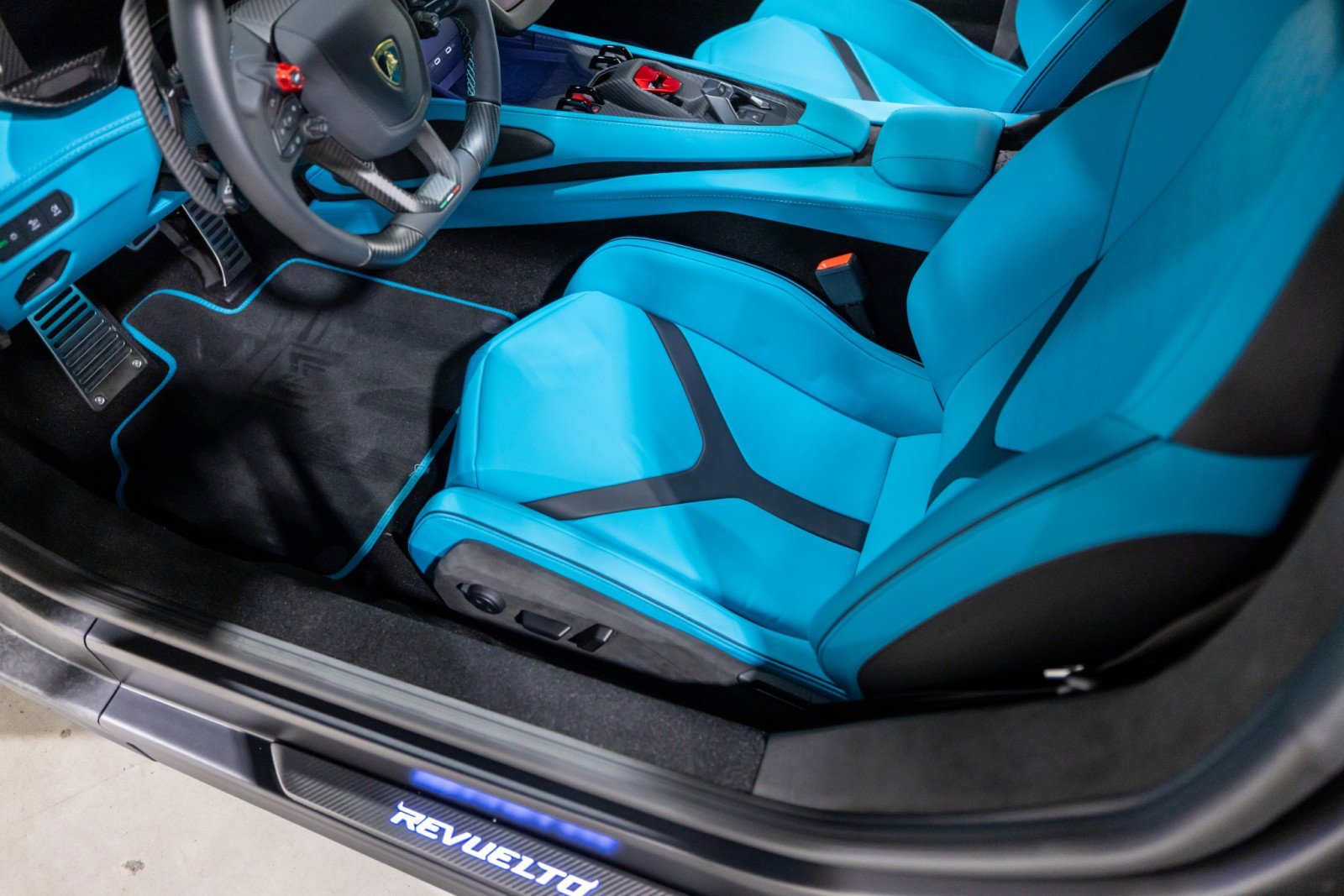 Used 2025 Lamborghini Revuelto image 46