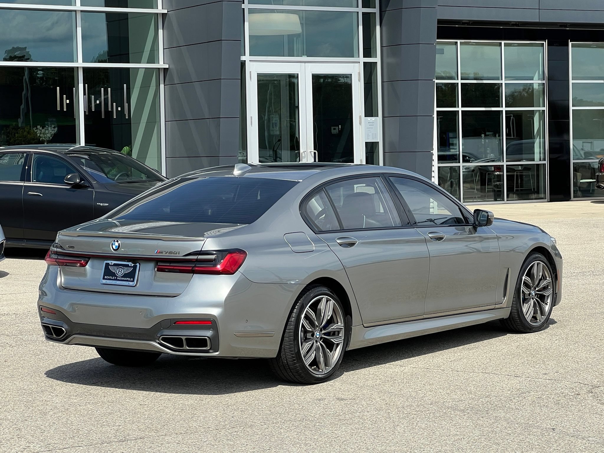 Used 2021 BMW M760i xDrive AWD/4WD image 3