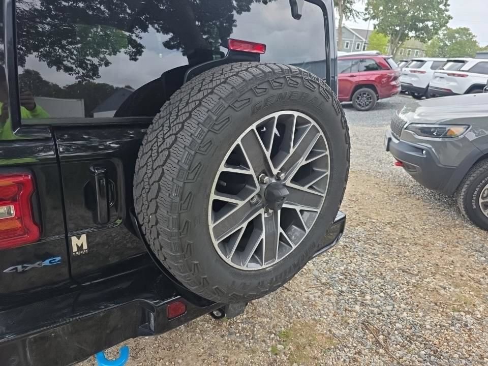 Used 2024 Jeep Wrangler High Altitude AWD/4WD image 15
