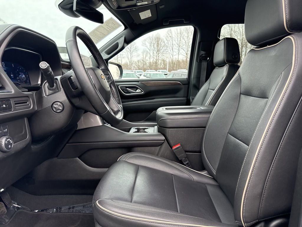 Used 2023 Chevrolet Suburban Premier image 9