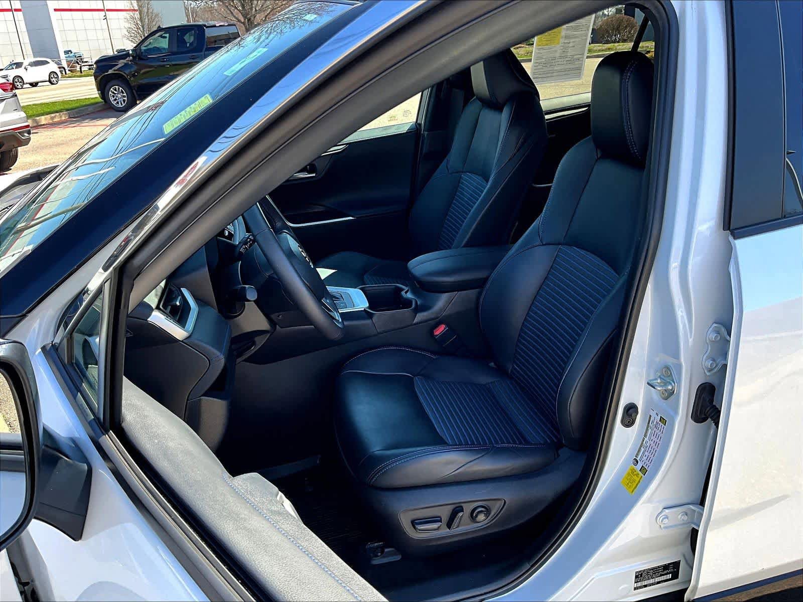 Used 2023 Toyota RAV4 XSE AWD/4WD image 10
