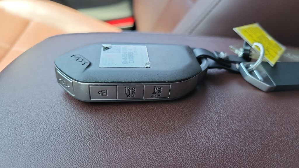 Used 2023 Kia Telluride EX w/ EX Captain's Chair Package image 25