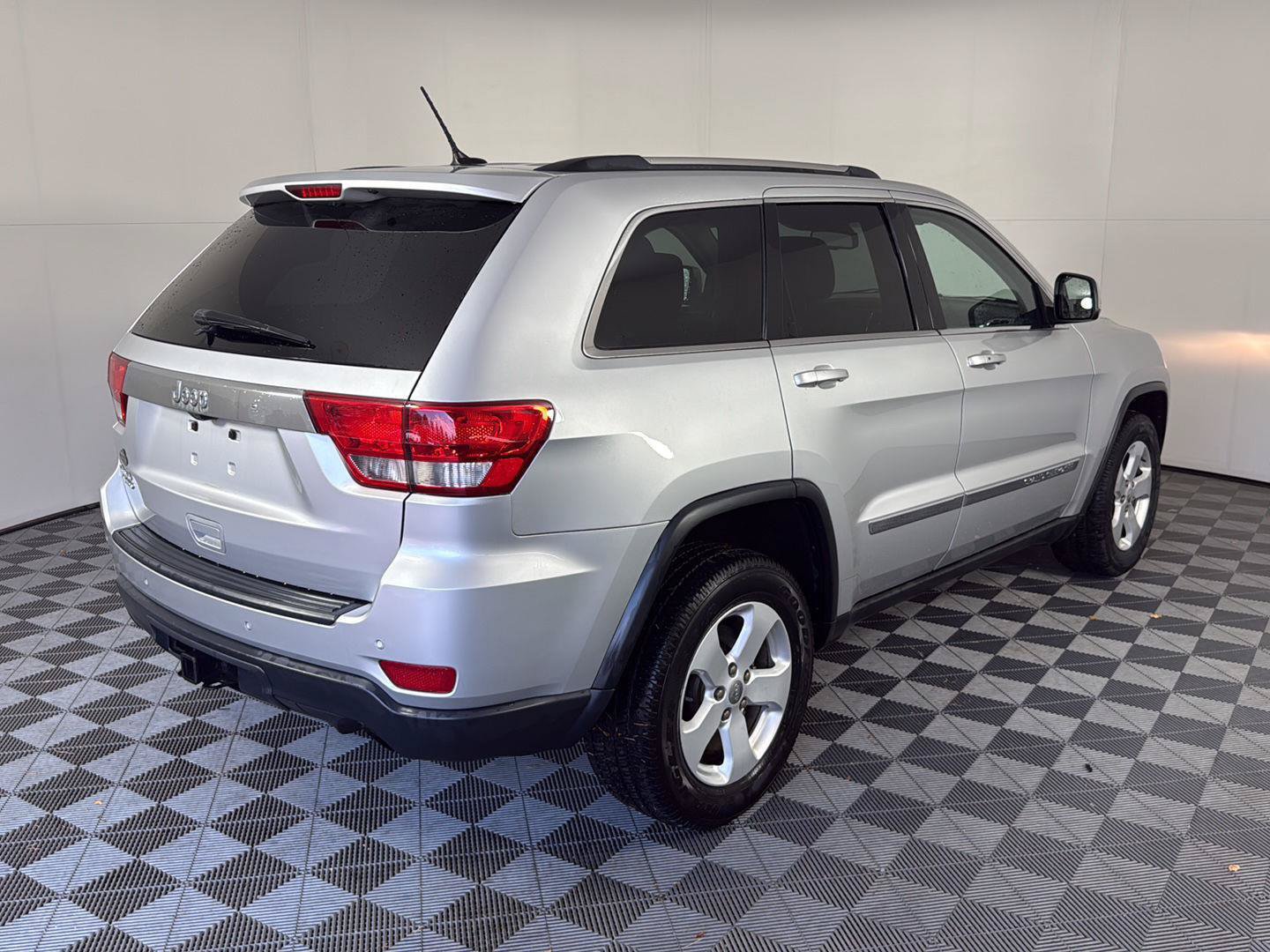 Used 2013 Jeep Grand Cherokee Laredo AWD/4WD image 4