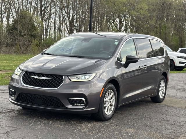 Used 2023 Chrysler Pacifica Touring-L FWD image 28