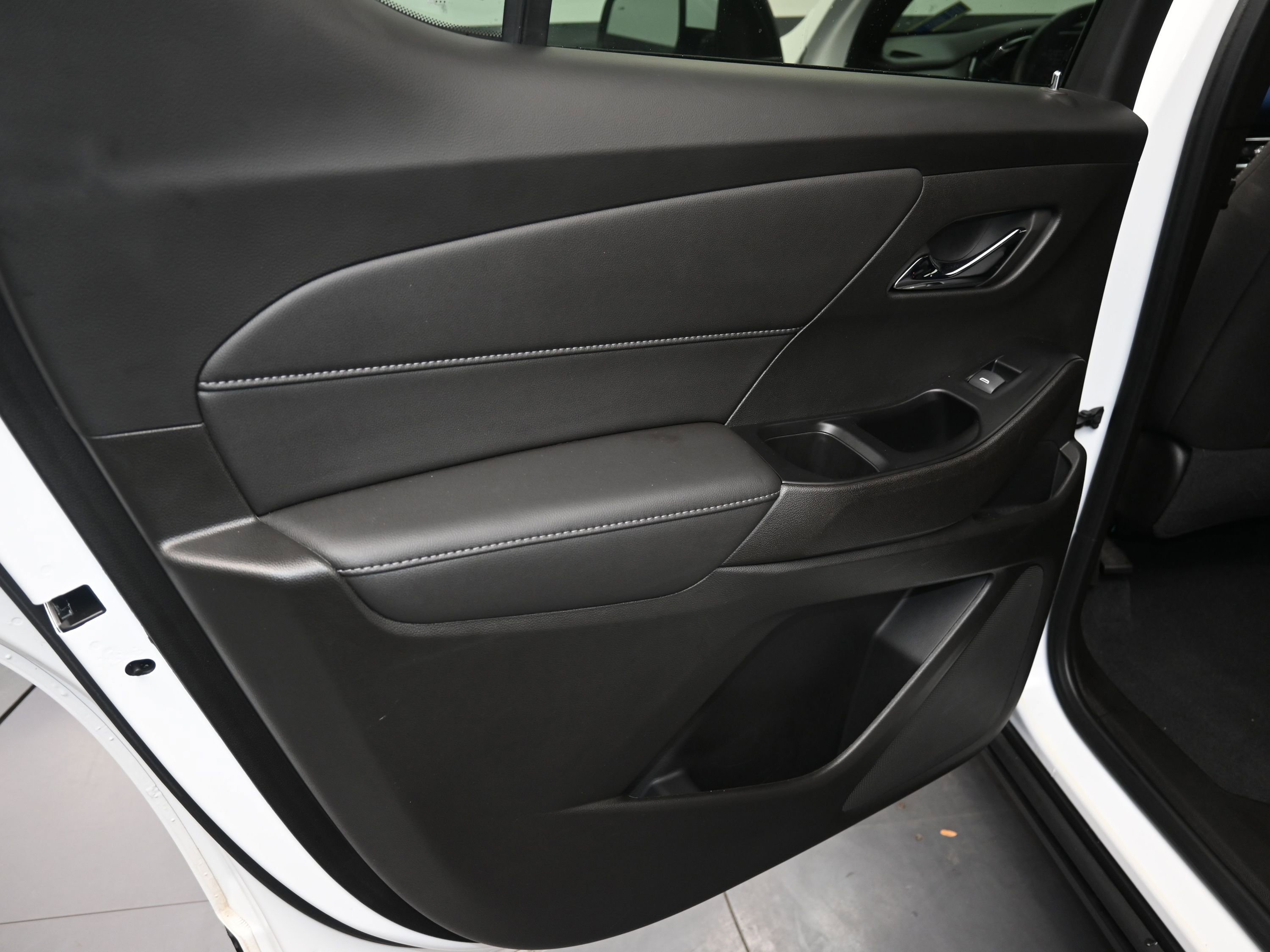 Used 2023 Chevrolet Traverse LT image 19