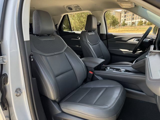 Used 2025 Ford Explorer Active w/ Active Comfort Package RWD image 34