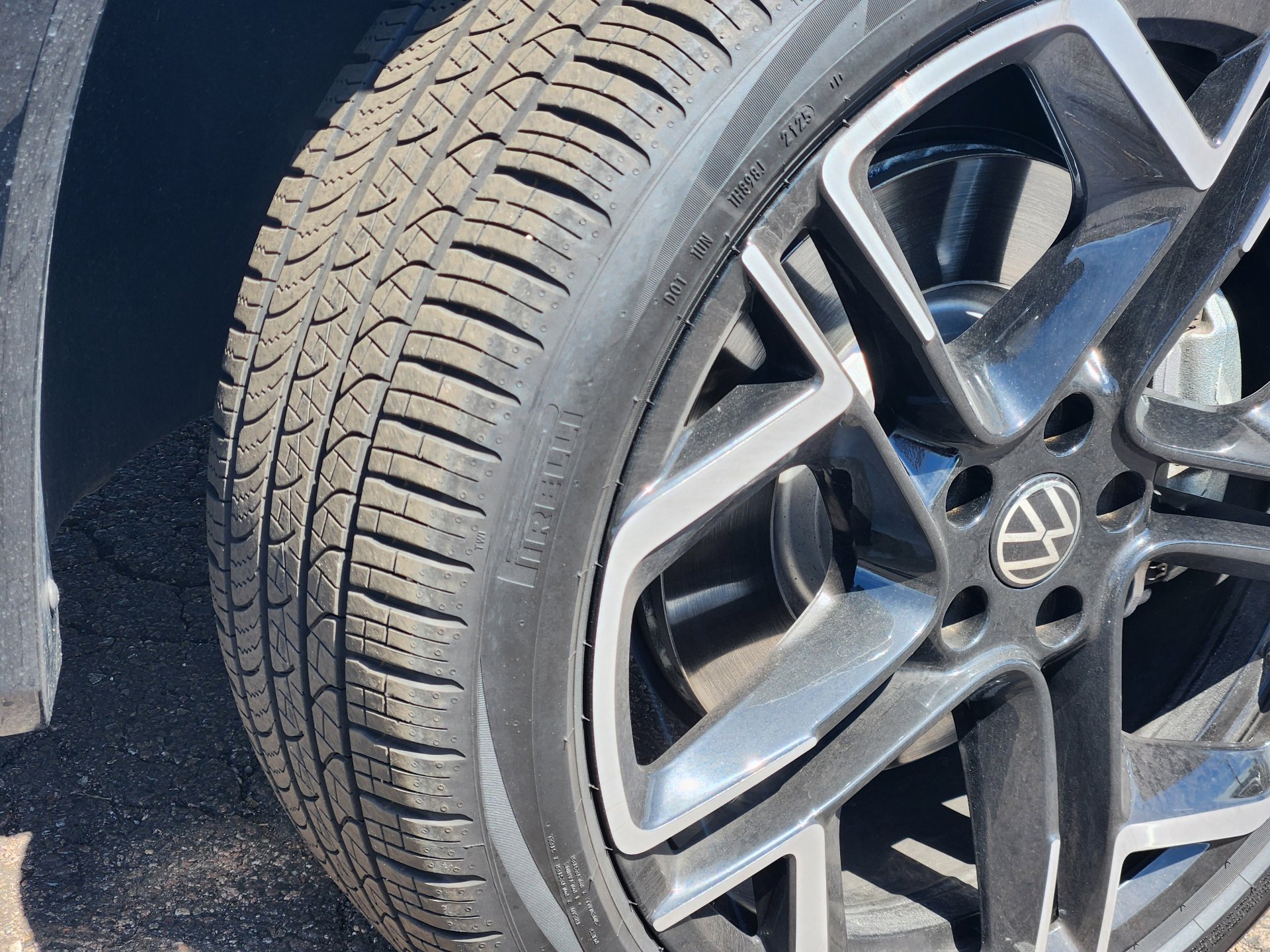 Used 2025 Volkswagen Tiguan SEL R-Line AWD/4WD image 9