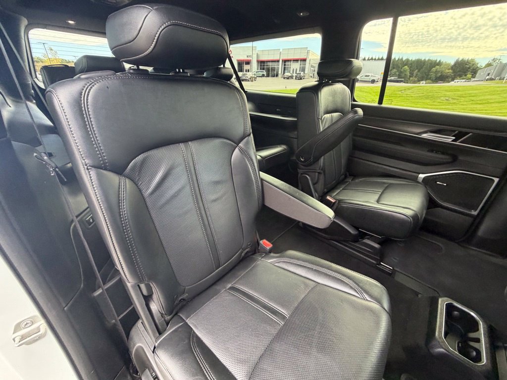 Used 2024 Jeep Wagoneer L Series II AWD/4WD image 41