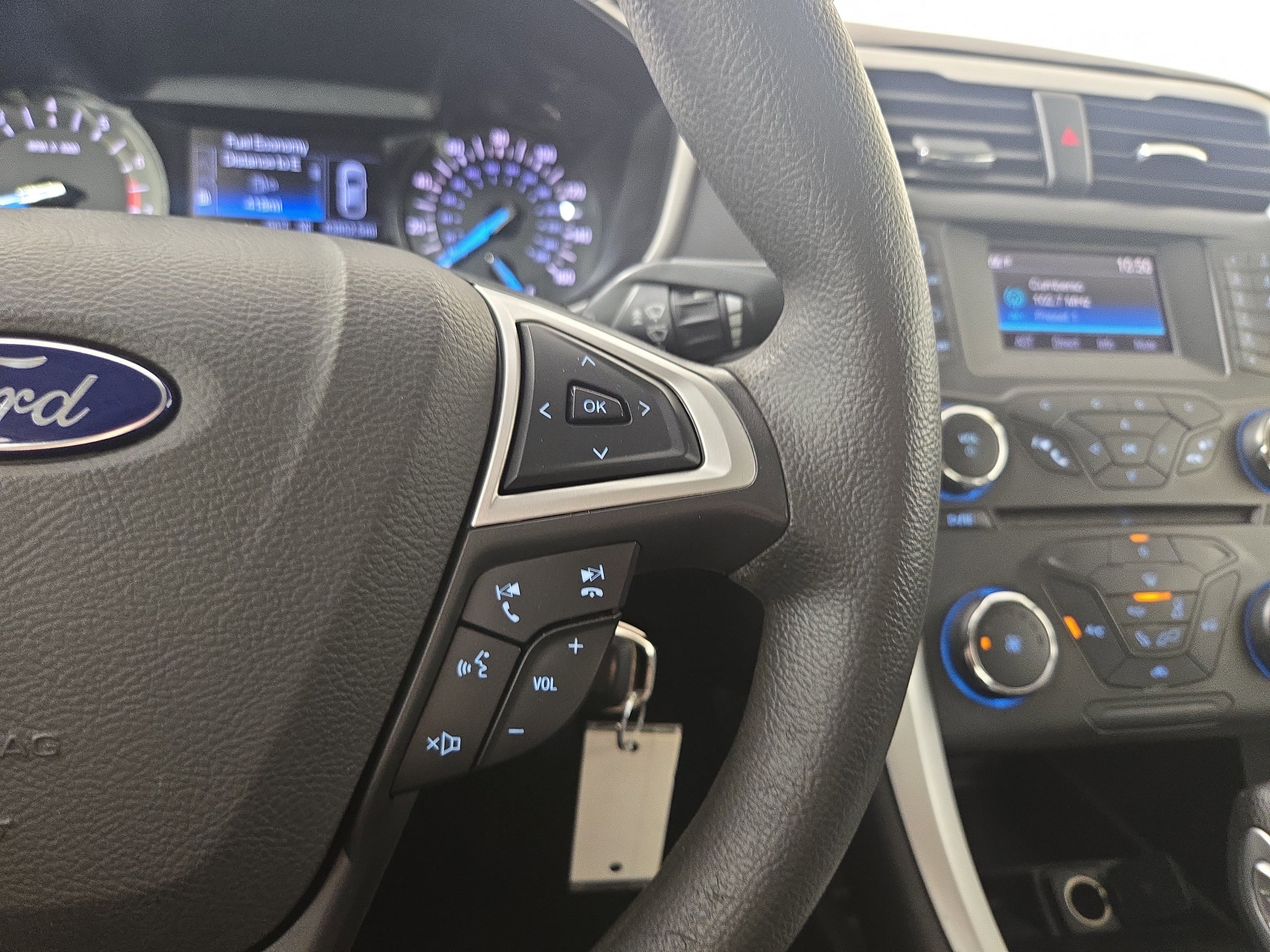 Used 2016 Ford Fusion SE image 17