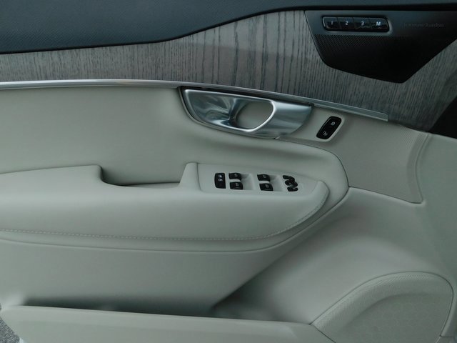 Used 2024 Volvo XC90 B6 Plus w/ Protection Package Premier image 26
