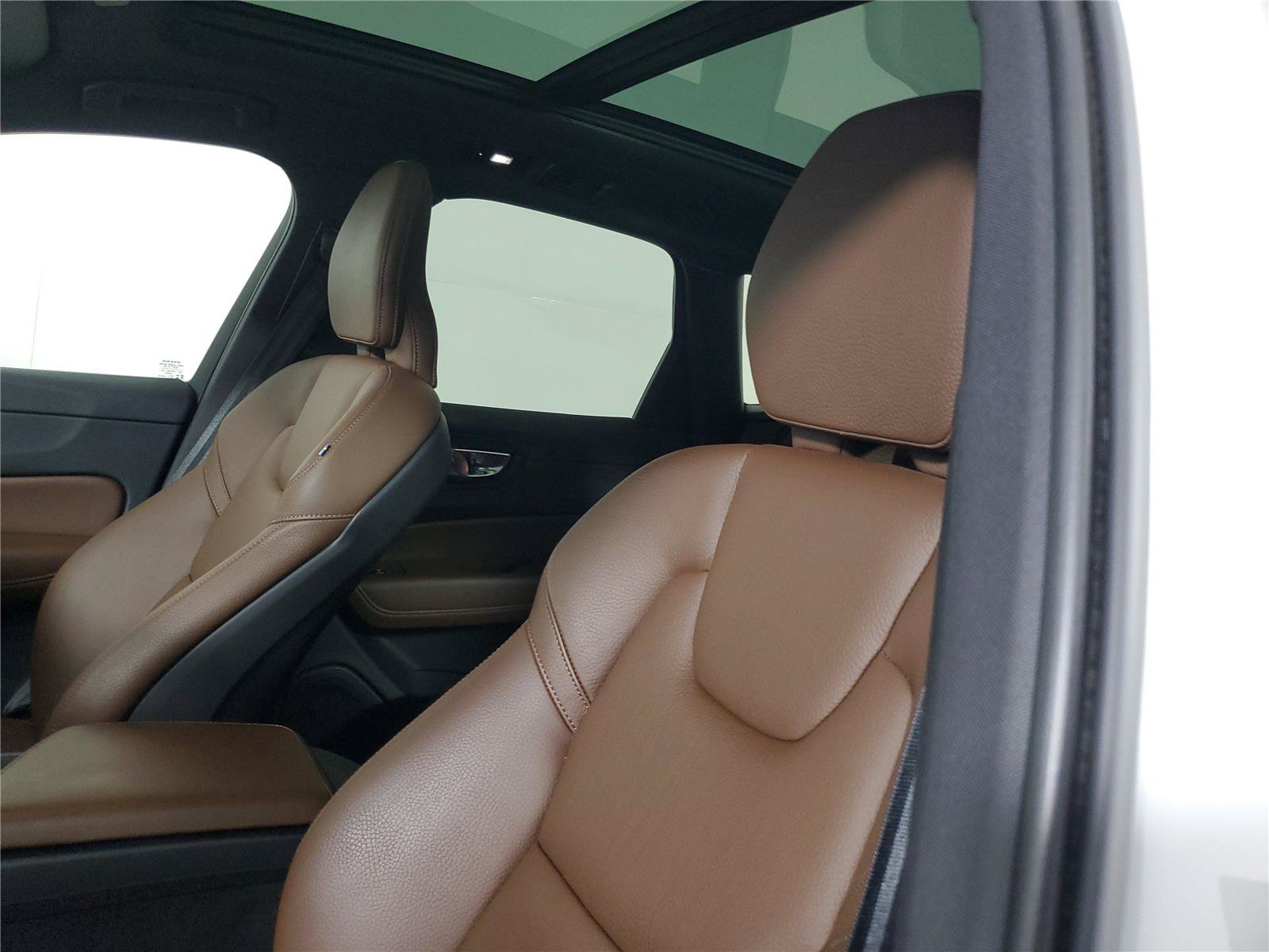 Certified 2023 Volvo XC60 B5 Plus w/ Climate Package FWD image 20