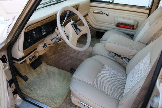 Used 1990 Jeep Grand Wagoneer image 5