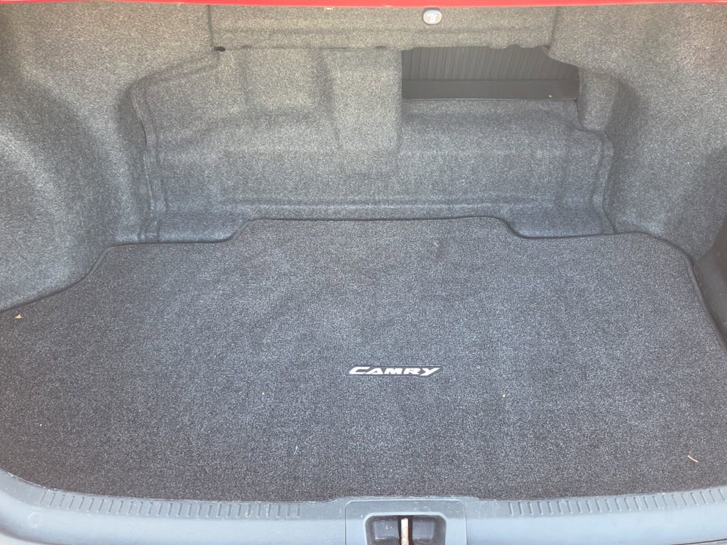 Used 2012 Toyota Camry XLE w/ Leather Pkg FWD image 16