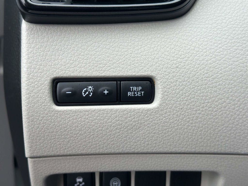 Used 2020 Nissan Rogue Sport SV AWD/4WD image 31