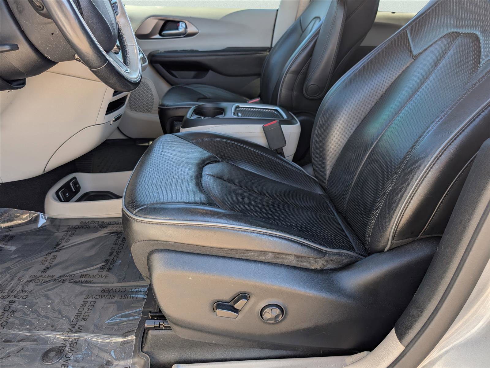 Used 2018 Chrysler Pacifica Limited image 12