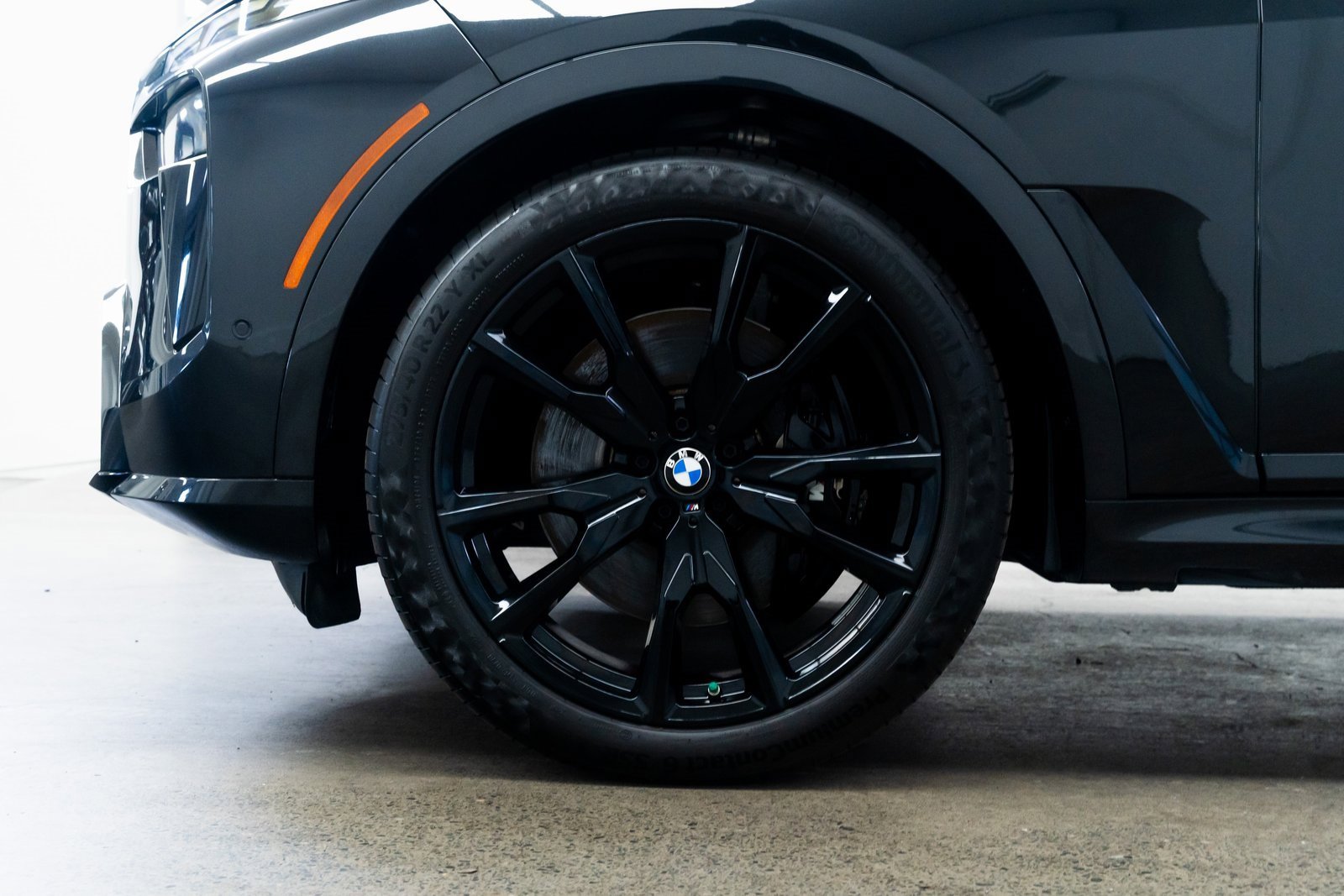 Used 2023 BMW X7 M60i w/ Executive Package image 7