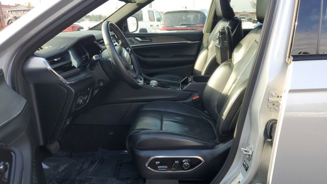 Used 2022 Jeep Grand Cherokee Overland w/ Advanced Protech Group III image 4