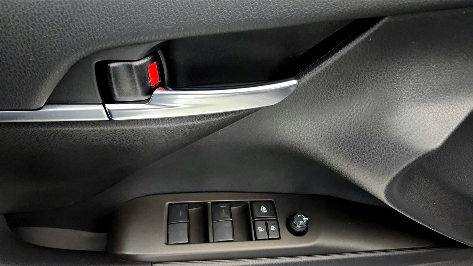 Used 2023 Toyota Camry SE image 23