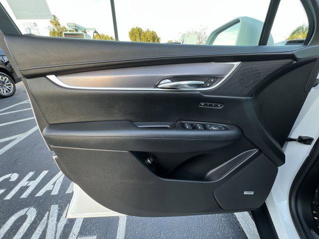 Used 2017 Cadillac XT5 Luxury w/ Driver Awareness Package image 22