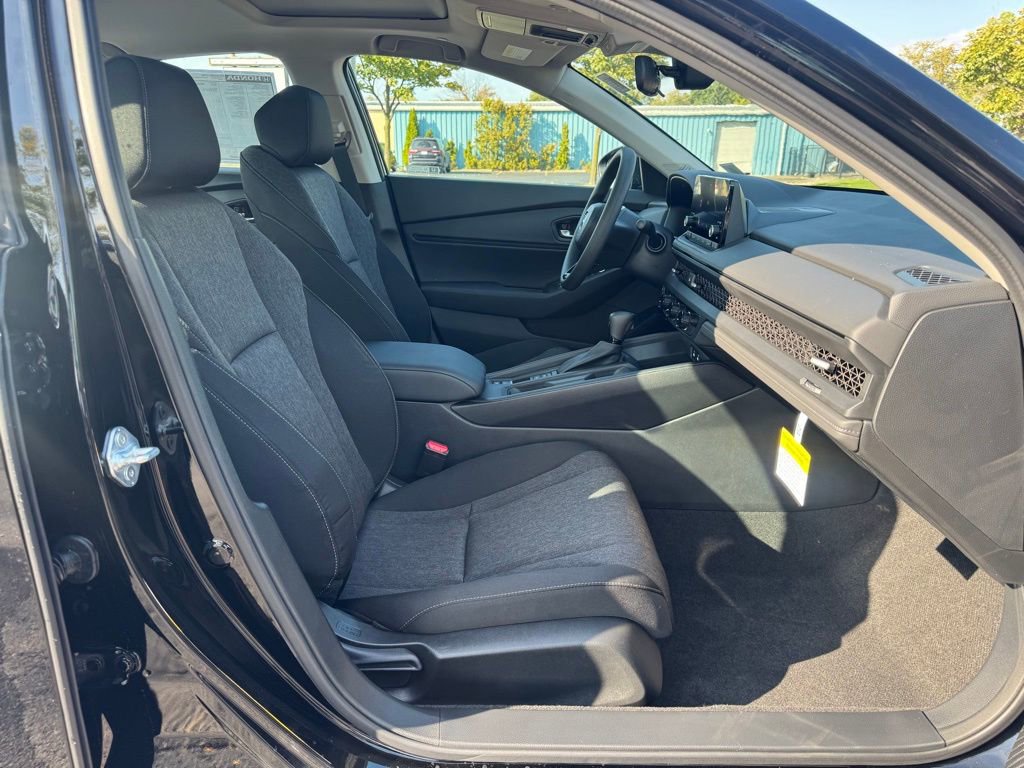 New 2025 Honda Accord SE image 16