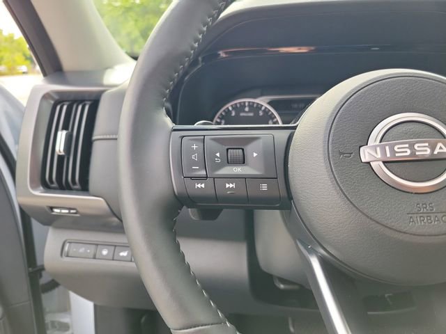 Used 2025 Nissan Pathfinder SL AWD/4WD image 16