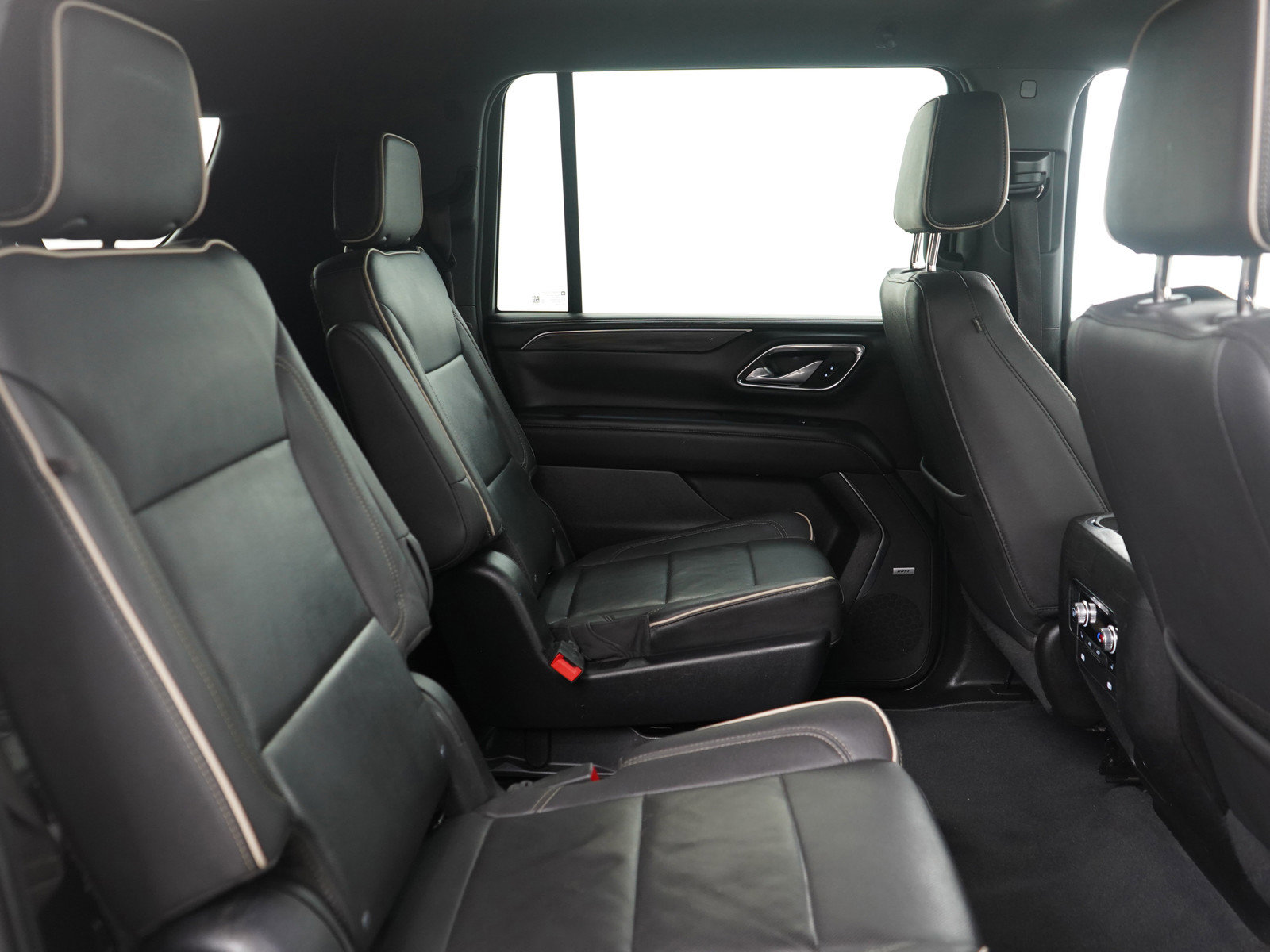 Used 2022 GMC Yukon XL SLT w/ SLT Luxury Package image 13