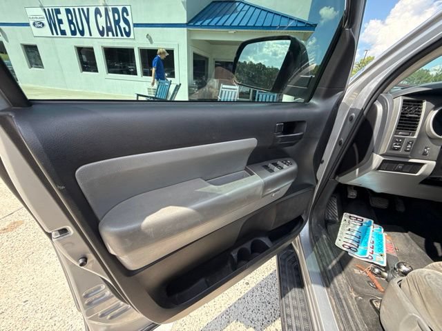 Used 2017 Toyota Sequoia SR5 AWD/4WD image 39