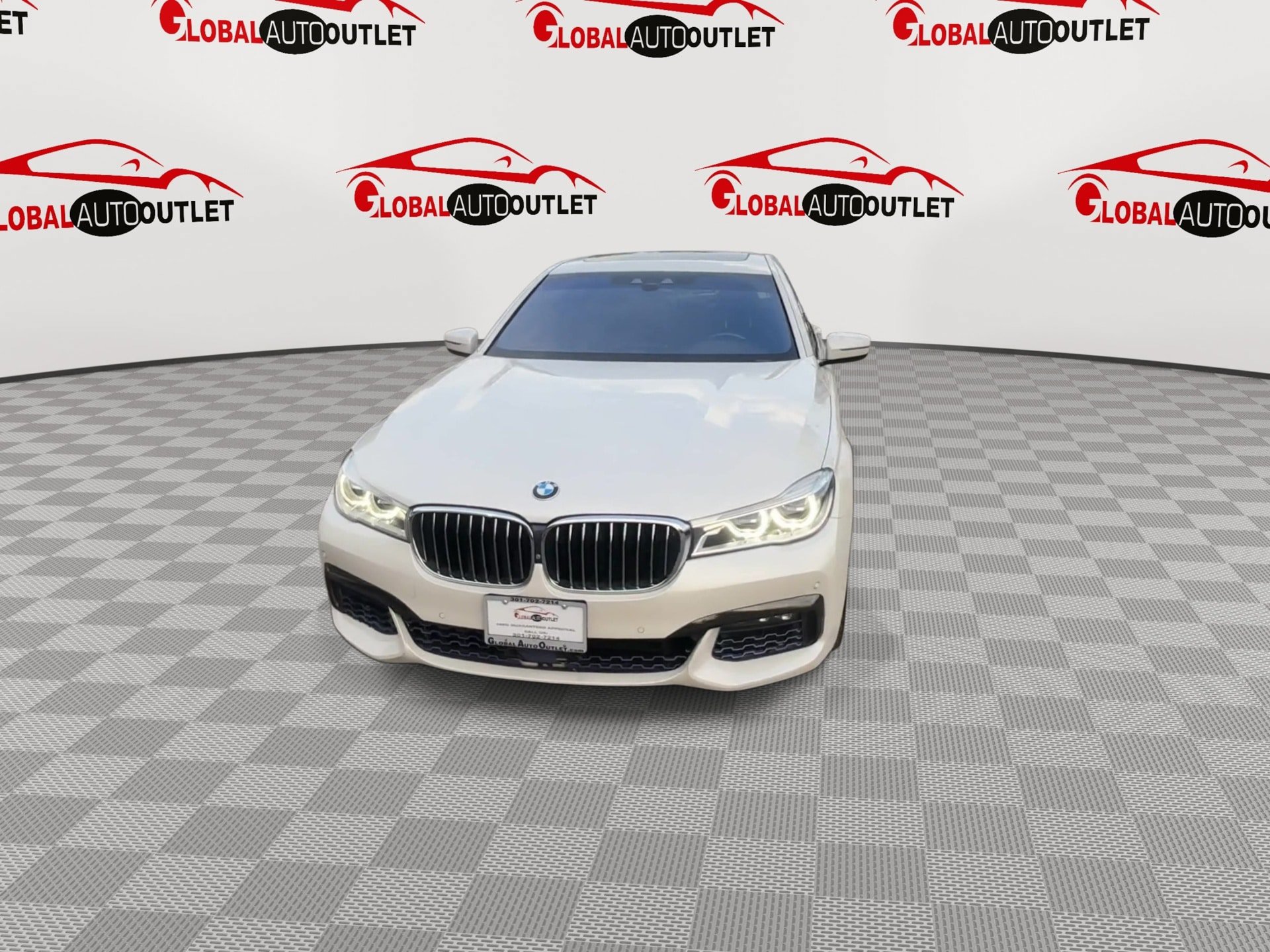 Used 2018 BMW 750i xDrive w/ Executive Package AWD/4WD image 3
