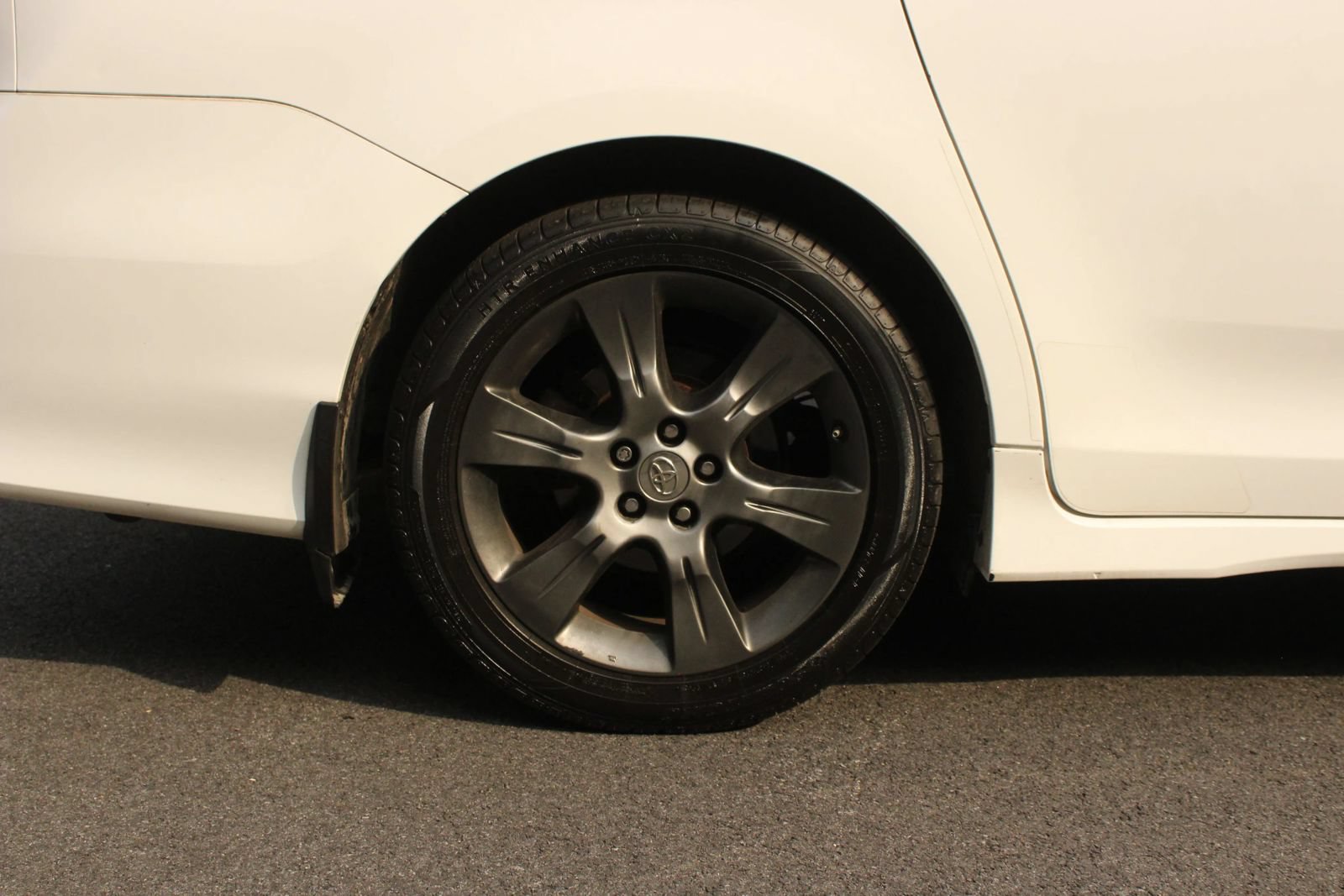 Used 2015 Toyota Sienna SE FWD image 5